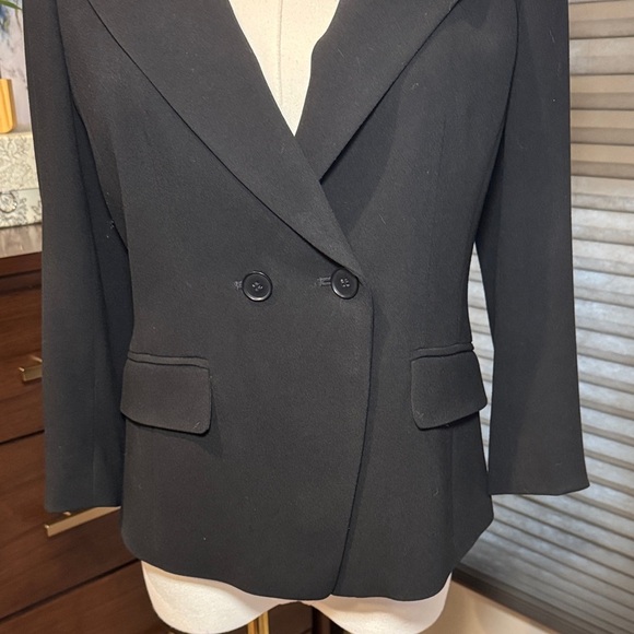 Woman's Ann Taylor Classic Black Blazer with 3/4 Sleeves. Size 2P - Picture 2 of 8